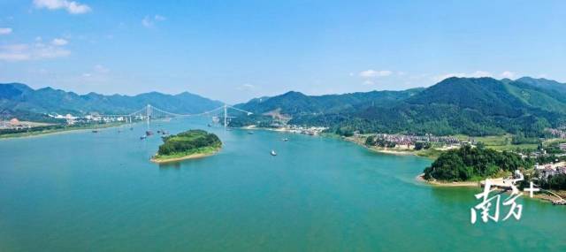 云浮统筹绿道、碧道、古驿道建设，推动山脉、水脉、文脉脉脉相融。图为云浮境内西江岸线。