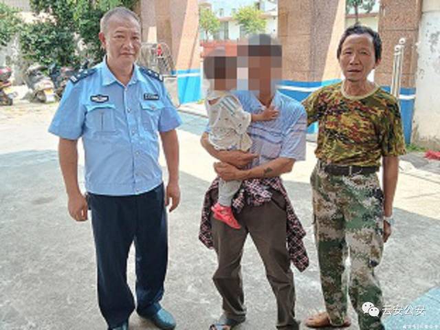 9月30日，高村派出所民警快速帮助村民找回走失女童。